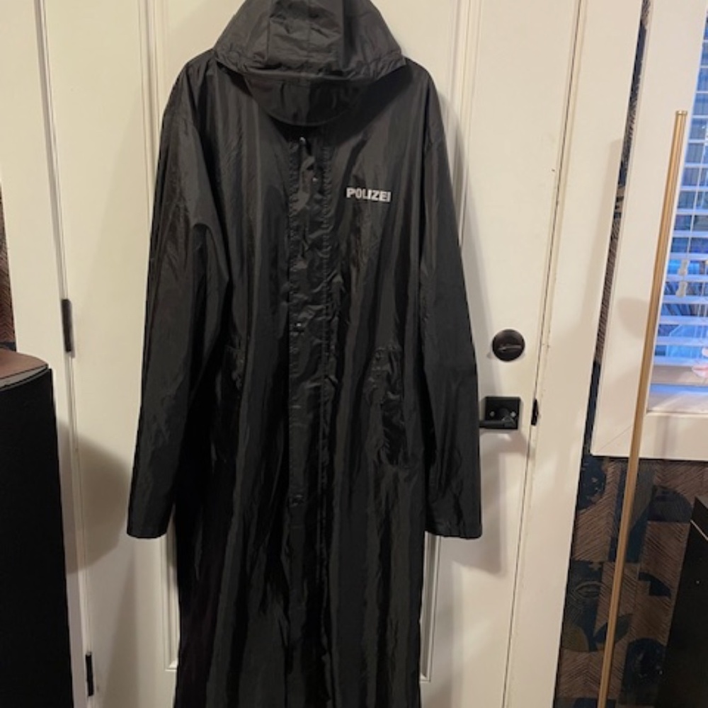 VETEMENTS Oversized Black Raincoat ** VINTAGE** - Picture 5 of 6